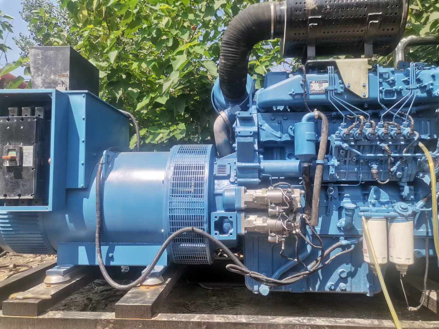静安详细说明降低 800kW 柴油发电机输出电流波动的方法