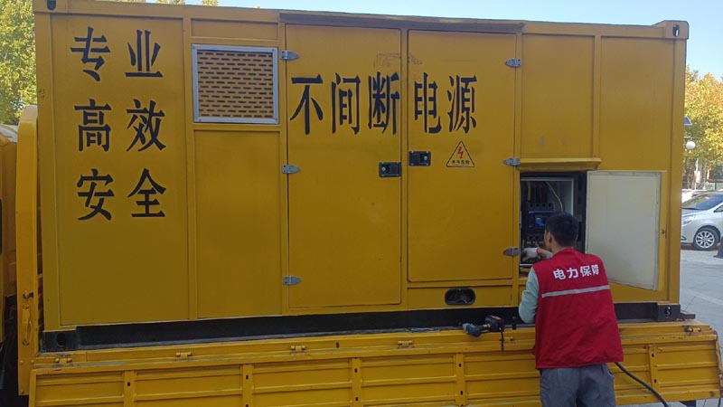 静安柴油发电机组和UPS电源配合使用时，如何避免切换过程中的电力中断？